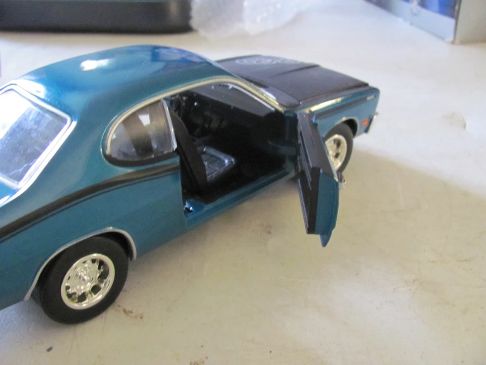 Ertl Collectible 1971 Plymouth Duster Johnny Lightning 3350SF00 diecast - Image 4 of 4