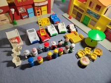 35 PIECE LOT, NEAR COMPLETE Fisher Price Village 997 with Bonus Items! 