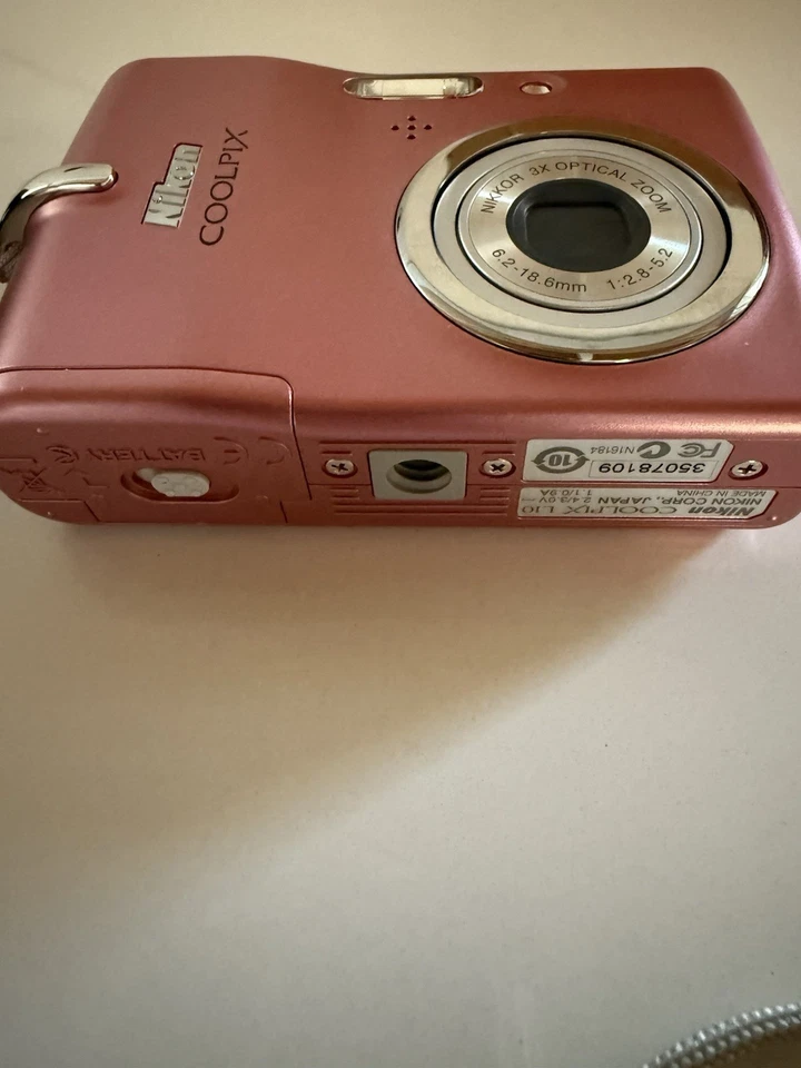 Nikon Coolpix L10 5MP Compact Digital Camera 3x Zoom Pink Tested Works With Case - Image 4 of 4