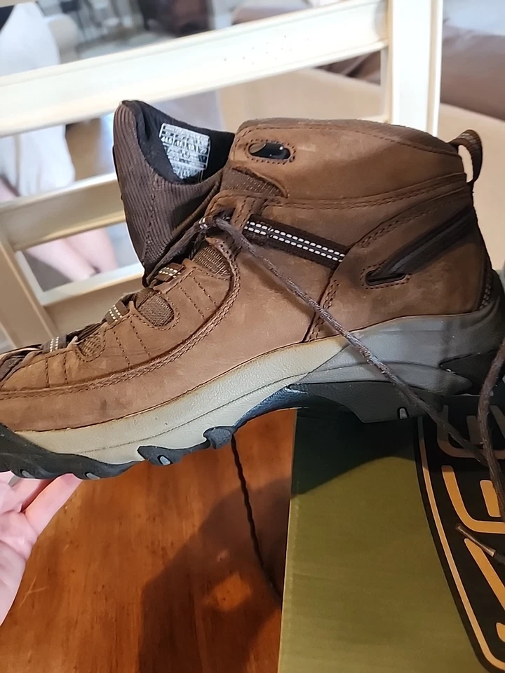 KEEN Targhee II Waterproof Mid Brown Leather Hiking Boots Men’s Size 11 Wide - Image 2 of 4