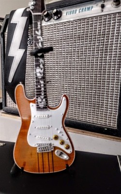 Stevie Ray Vaughan Axe Heaven Signature Hamiltone 1:4 Maß Miniaturgitarre