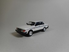 Minichamps 1:87 1986 Volvo 240 GL Limousine White Finished Model