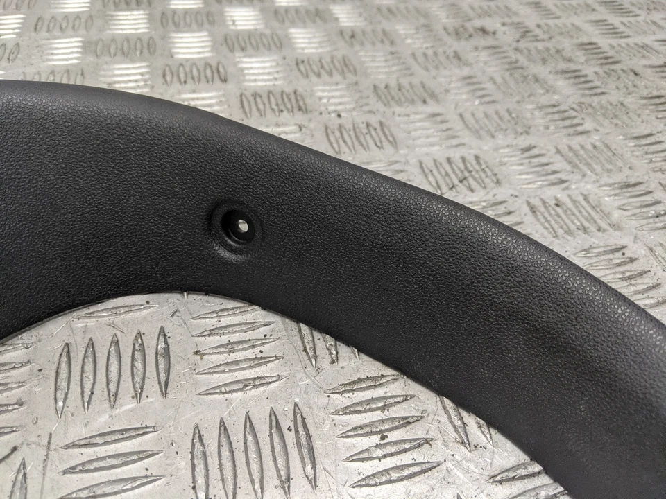 Bmw 118i Se E81 2010 Boot Lid Top Side Trim (passengers Side) 7074687 — 第 3/4 张图片