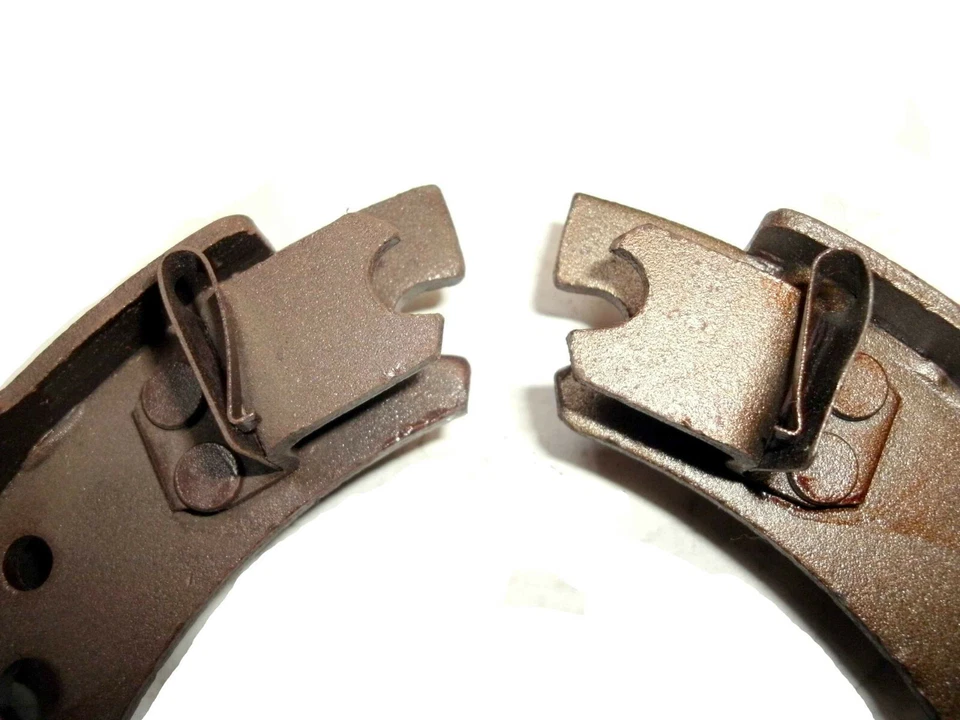 Sapatos de freio NOS Bonded para 1956 - 1959 Jaguar 2.4 + 3.4 MK1 traseiro - Imagem 2 de 4