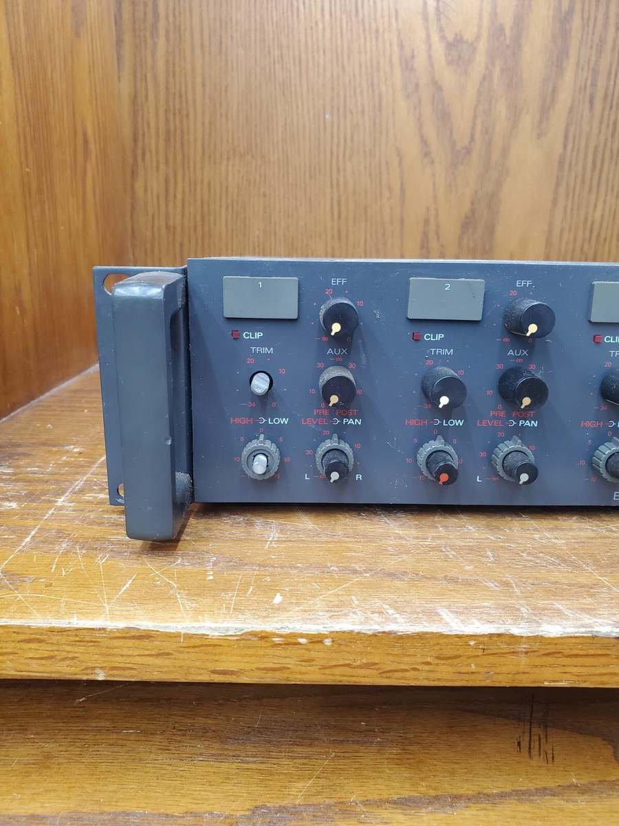 TOA D-4 Channel Electronic Music Mixer Preamplifier