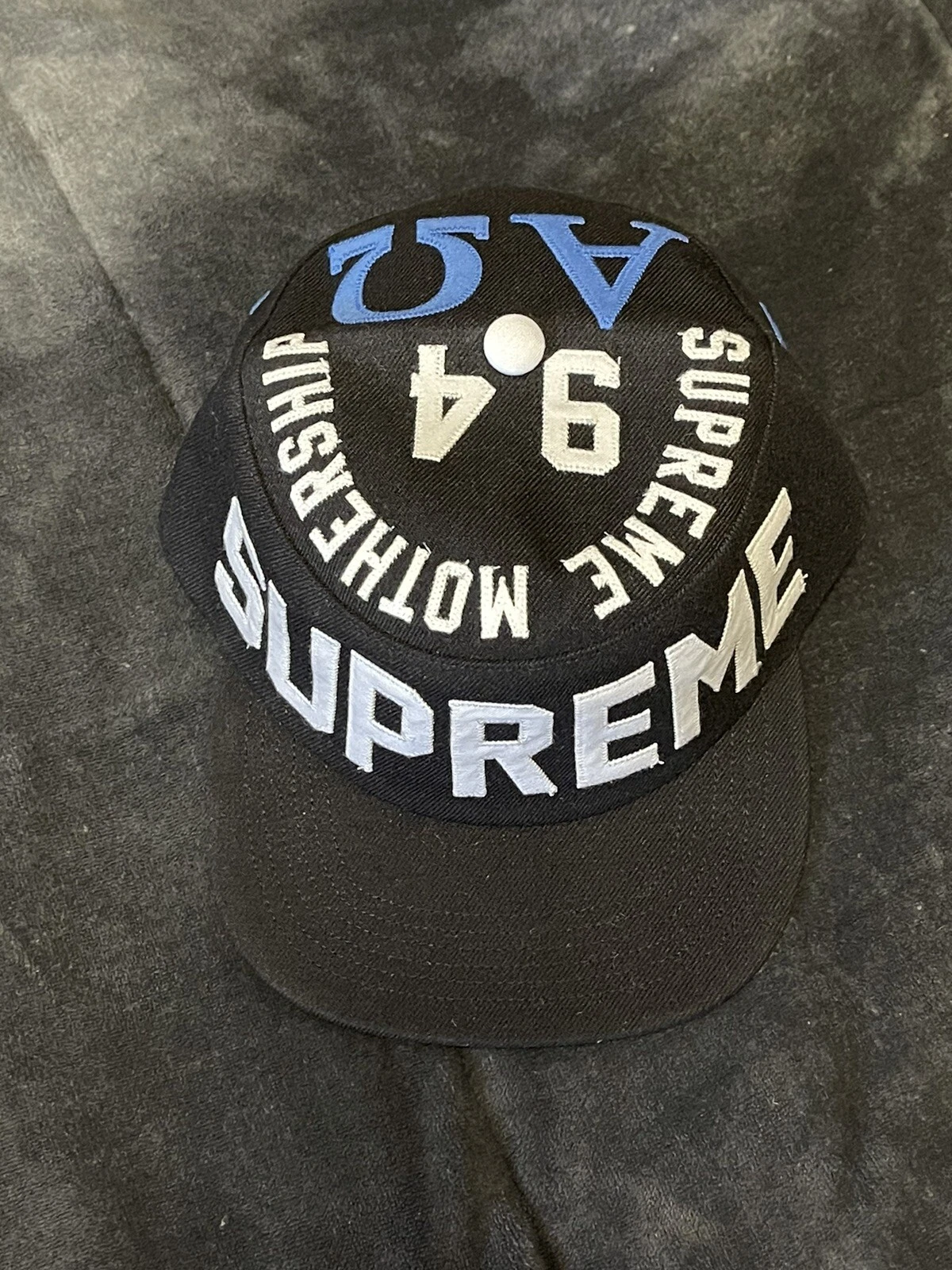 Chapeau pilulier Supreme Alpha Omega noir sangle dos neuf