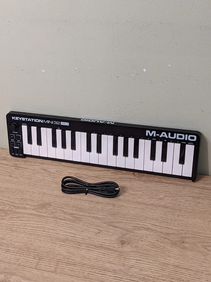 M-Audio Keystation Mini 32 MK3 USB MIDI keyboard portable controller mini keys - Image 2 of 4