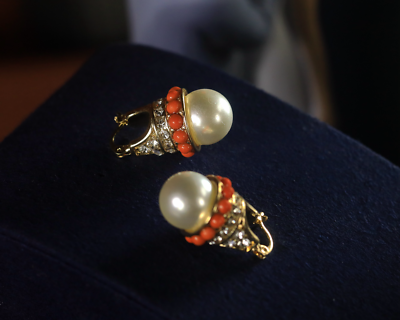 Boucles d'oreilles dormeuses baroques nacre perles I blanc
