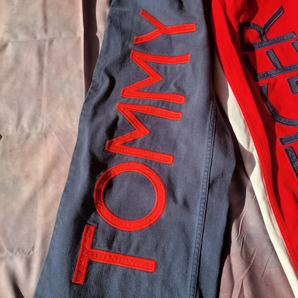 Pantalones de mezclilla vintage Tommy Hilfiger Aaliyah pierna ancha deletreados rojo/azul talla 5 Foto 3 de 4