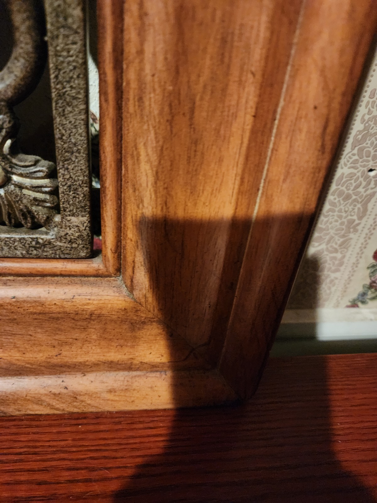 Beautiful Solid Wood 5-piece Queen Dresser, 2 Nightstand, Boxspring LOCAL PICKUP