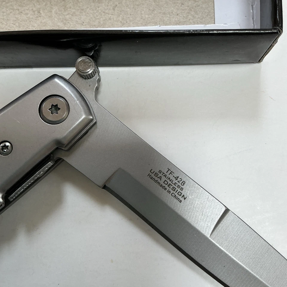 Cuchillo plegable asistido con punta de lanza de acero al carbono TAC-FORCE MILANO  Foto 3 de 4