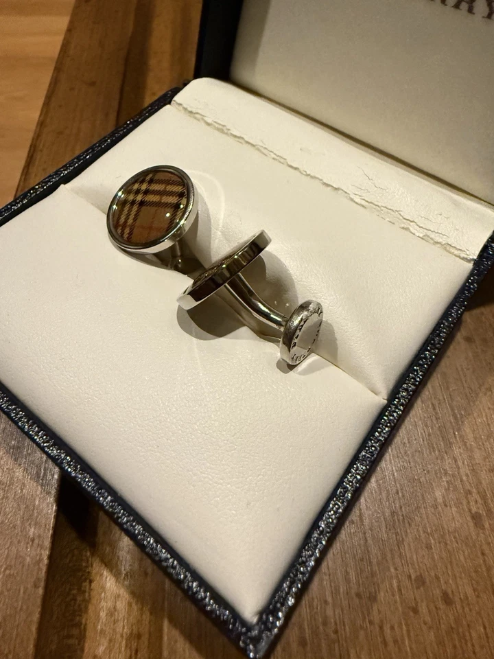 Gemelos Burberry nueva caja dañada Foto 2 de 4