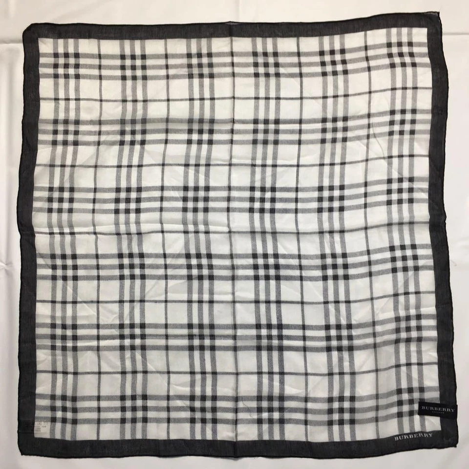 Burberry bufanda de seda sin usar pañuelo a cuadros negro 57,5 x 56,5 cm Foto 2 de 4