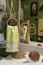 VTG 70s Tan Wicker Rattan 3 Ring Towel Holder Fingertip Bathroom Vanity Boho