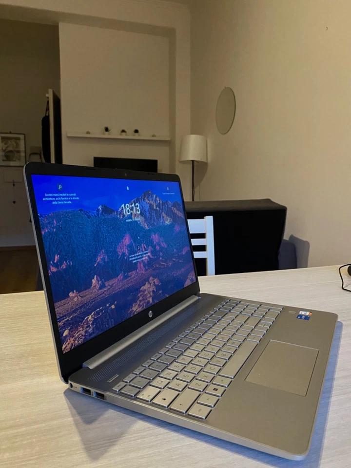 HP Laptop 15s-fq5xxx (12th Gen Intel(R) Core(TM) i5-1235U 1.30GHz) 16GB, Grigio - Immagine 4 di 4