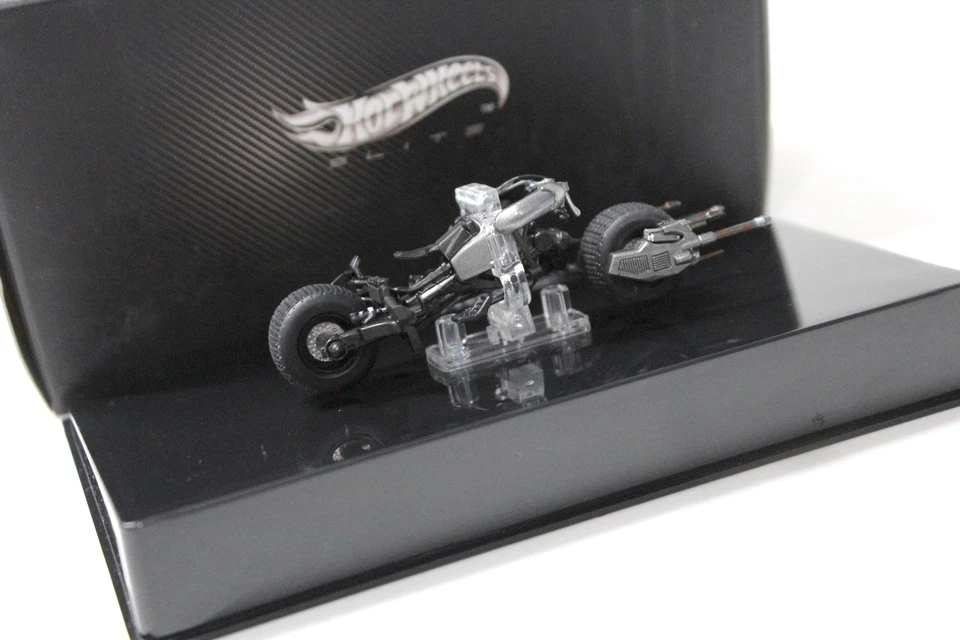 1:43 Hot Wheels Elite Motocicletta Batman Bat-Pod Dark Knight Trilogy - Immagine 2 di 3