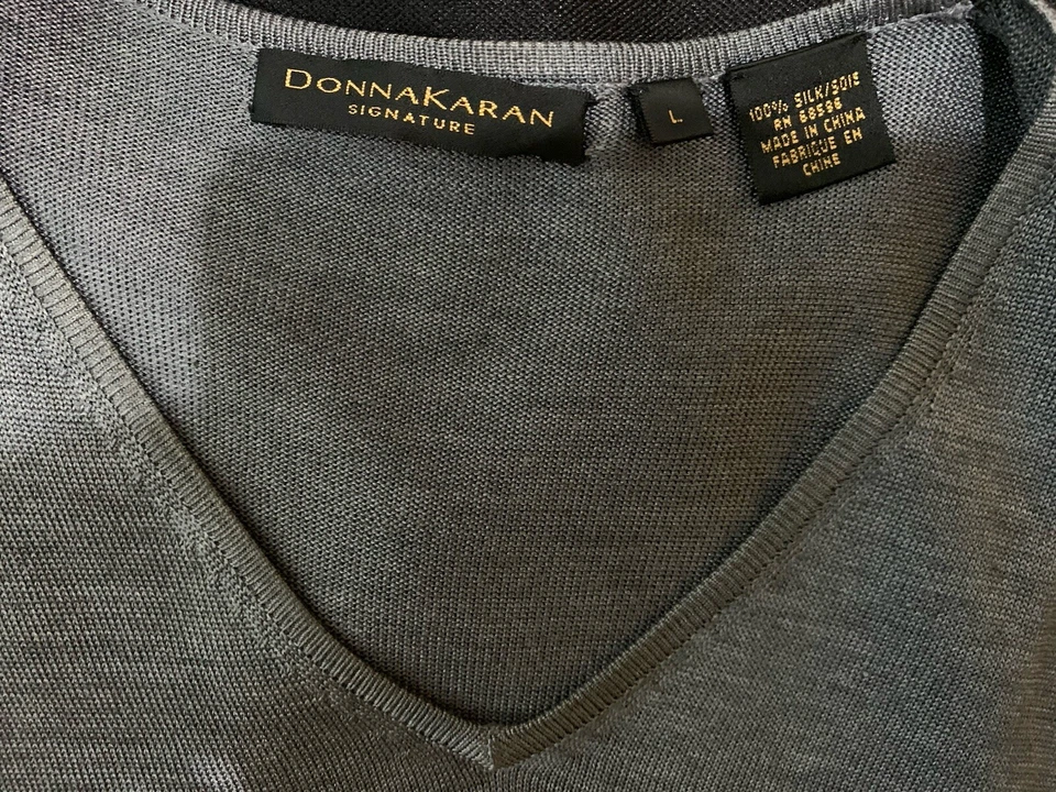 Blusa De Colección Donna Karan Signature Gris Seda Cuello en V Foto 3 de 4
