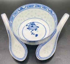 Vintage Chinese Rice Flower Embossed Blue & White Porcelain Bowl With 2 Spoons
