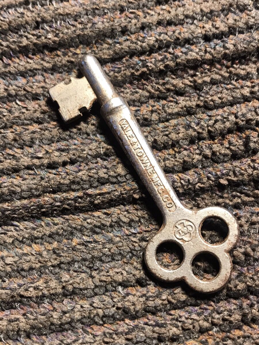 Old J11 Yale & Towne Mfg Co Solid Steel Skeleton Key w Old J11 Yale & Towne Mfg Co Solid Steel Skeleton Key w