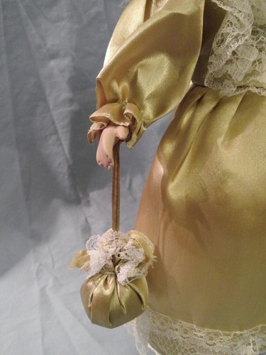 Muñeca de porcelana de colección Classical Treasures Fine Bisque - Imagen 3 de 12