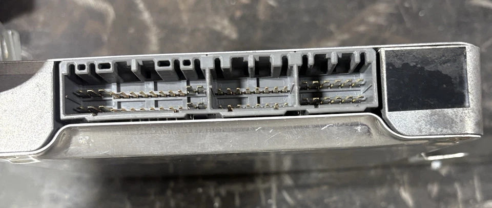 Toyota Pickup M.T. 1994 4x4 ECM-ECU 89661-35850 Foto 3 de 4