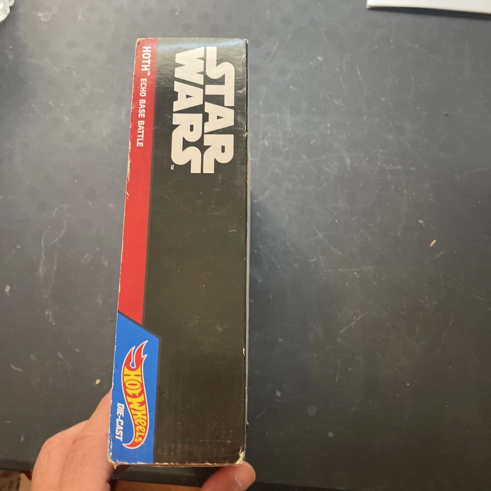 Star Wars Hot Wheels Diecast Hoth Echo Base Battle Set Luke's Snowspeeder - Image 3 of 4