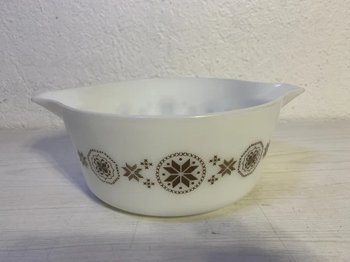 Vintage Pyrex Casserole Dish Town & Country Snowflake 475-B 2.5 Quart Winter
