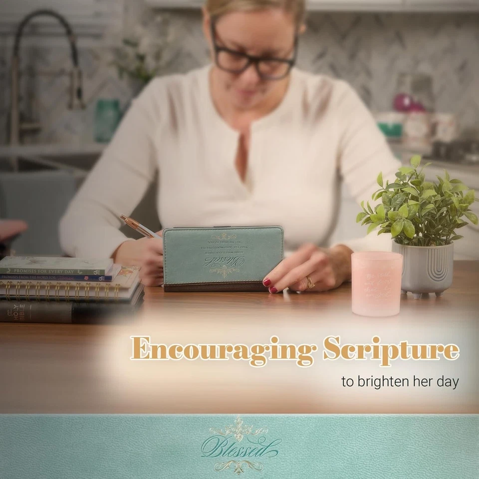 Cartera chequera de cuero sintético Blessed Is She - Regalo elegante y funcional Foto 4 de 4