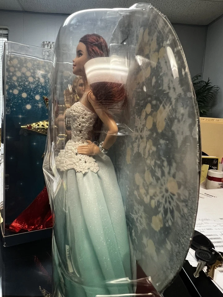 Boneca Barbie 2016 férias cabelo vermelho The Peace Hope & Love Collection Mattel DWJ14 - Imagem 2 de 4