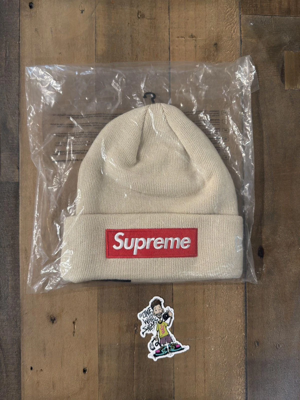 Bonnet logo boîte suprême