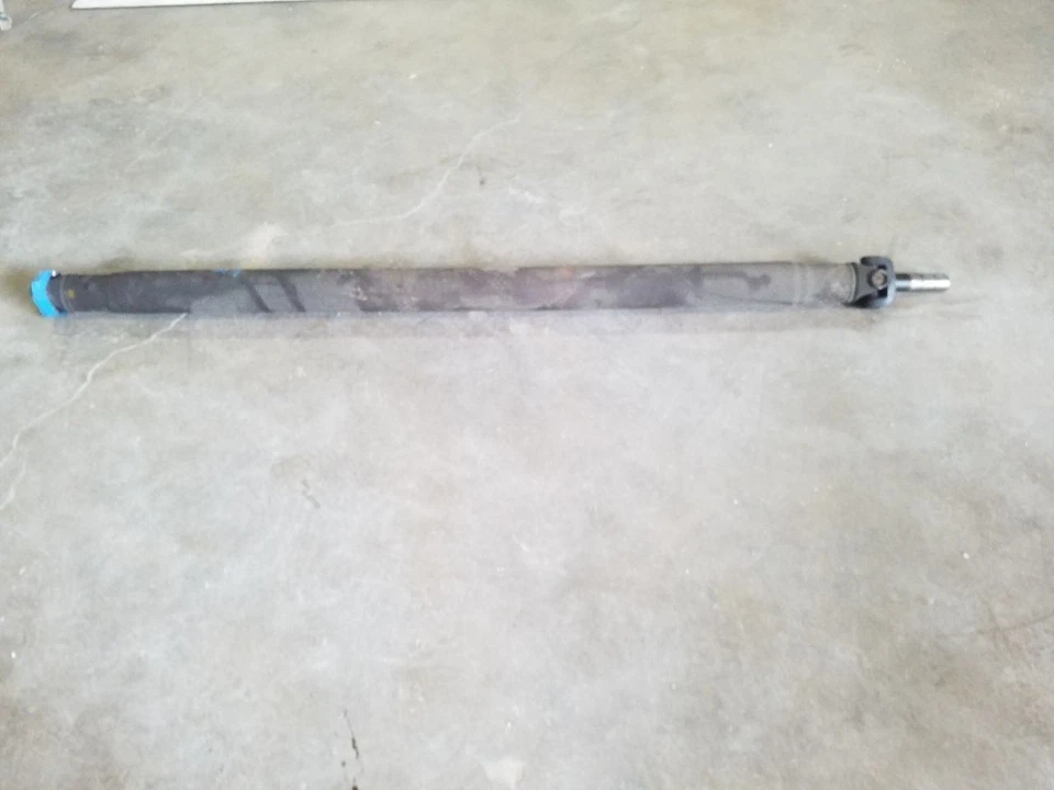 Eje de transmisión trasero 133" Wb manual 2x2 1 pieza | Se adapta a Ford F250 F350 1993-1997 Foto 3 de 4