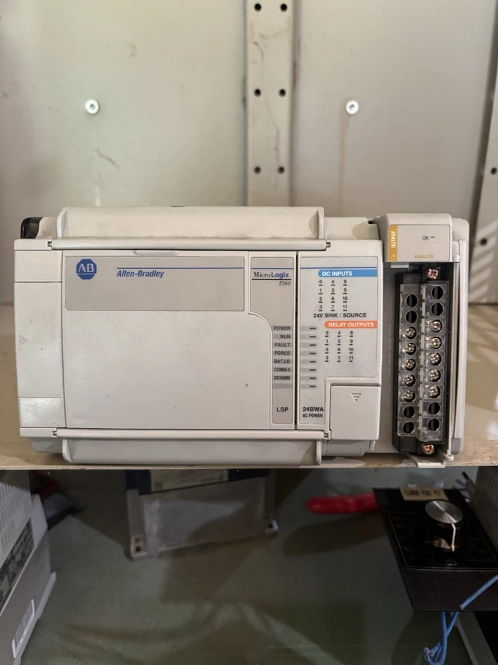 Allen-Bradley MicroLogix 1500 Foto 2 de 2