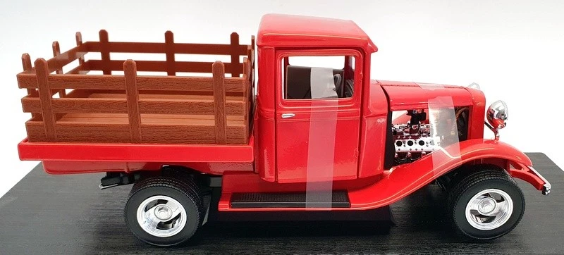 Road Legends 1/18 Scale Model Car 92258 - 1934 Ford Pick Up - Red - Image 3 of 4