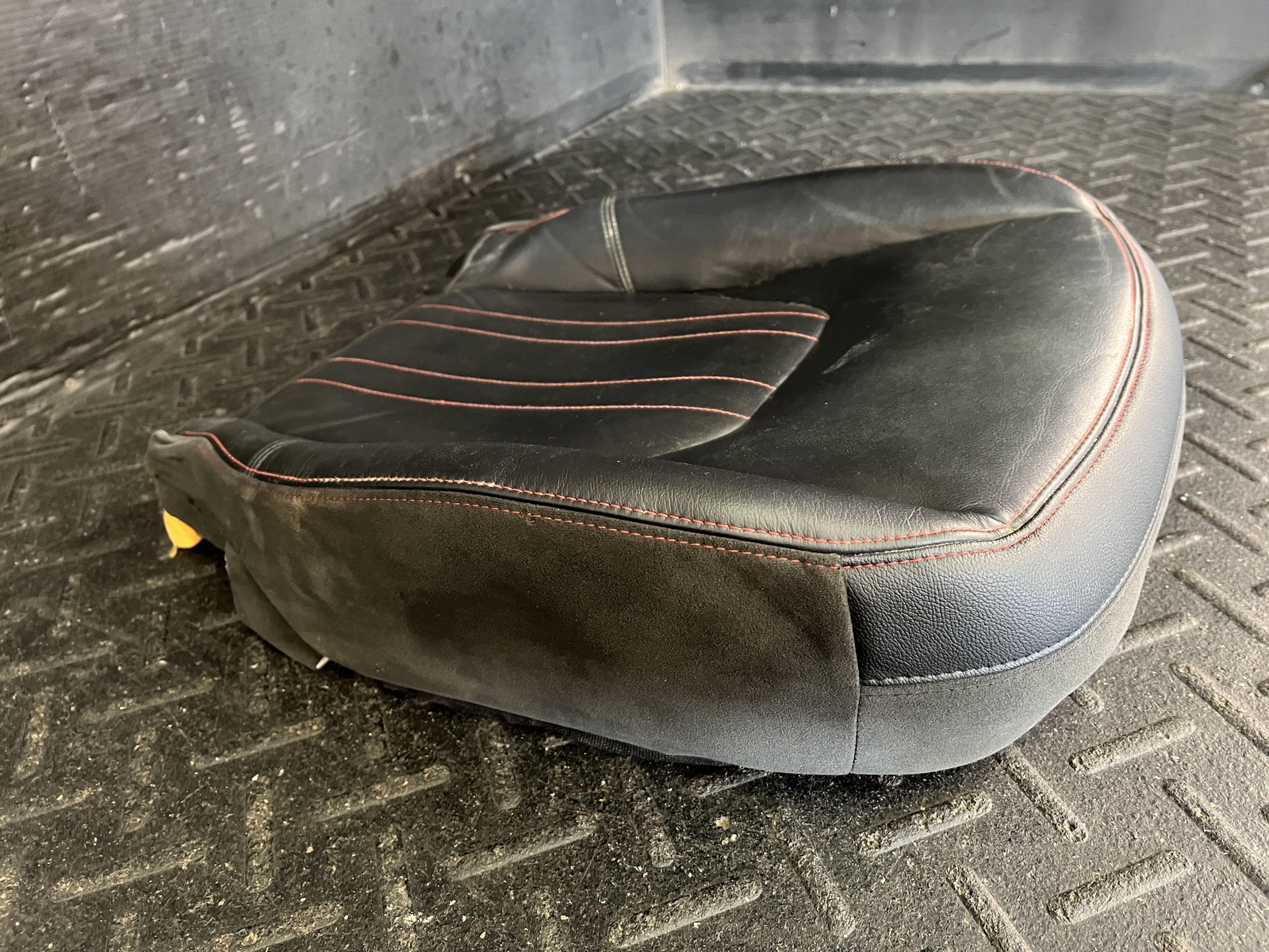 2017 MASERATI GHIBLI BLACK LEATHER FRONT DRIVER BOTTOM SEAT CUSHION ONLY