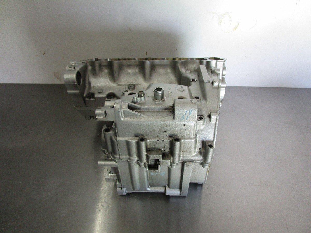 ガガガ　取り置き中 KAWASAKI ZX6R 636 05 06 Engine Upper and Lower Crank Case