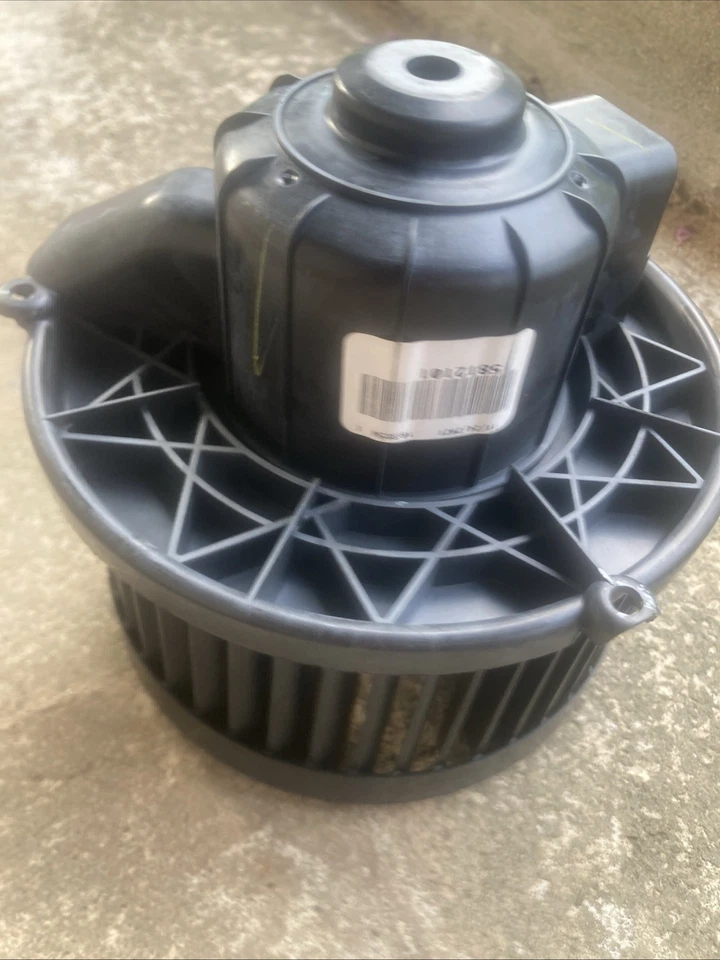 New Genuine OEM Heating Air Conditioning Blower Motor with Wheel - GM 22896430 - Image 2 of 3