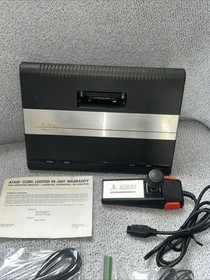 Atari 7800 Video Game Console - With Controller and insert. Tested