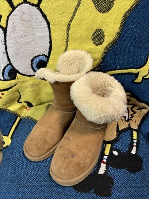 UGG Australia Women's Bailey Button II Boots Size US Chestnut