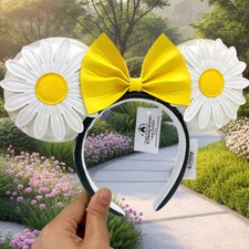 Disney Parks Loungefly White Daisy Flower Chrysanthemum Minnie Ears Headband
