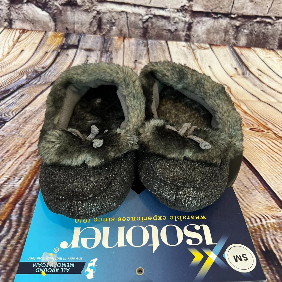 Isotoner Women's Silver Sparkle Faux Fur Moccasin House Slippers Size Small 5-6 - Image 3 of 4