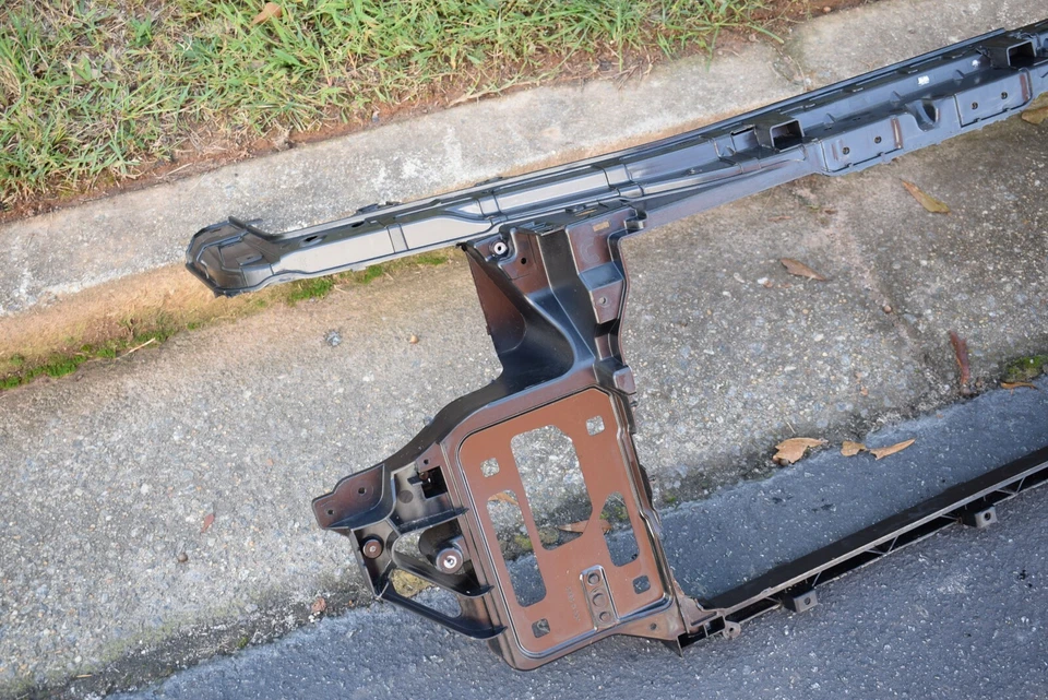 Chrysler 200 2011-2014 panel de cierre de radiador camioneta local fabricante original de fábrica Foto 2 de 4