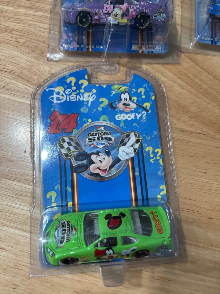Disney Nascar 2004 Daytona 500 lot of 5 mickey minnie donald goofy pete - Image 4 of 4