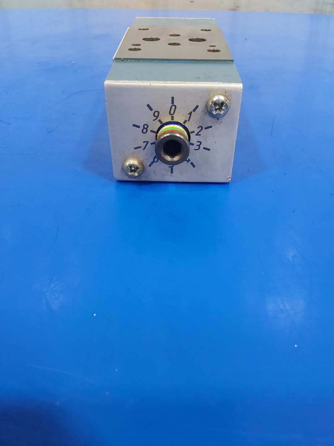 Bosch 0 811 324 100 Manifold Check Valve Block 0811324100