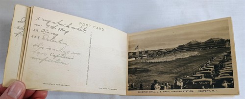 Cartolina d'epoca Stati Uniti Naval Training Station Newport RI libro USN - Foto 7 di 15