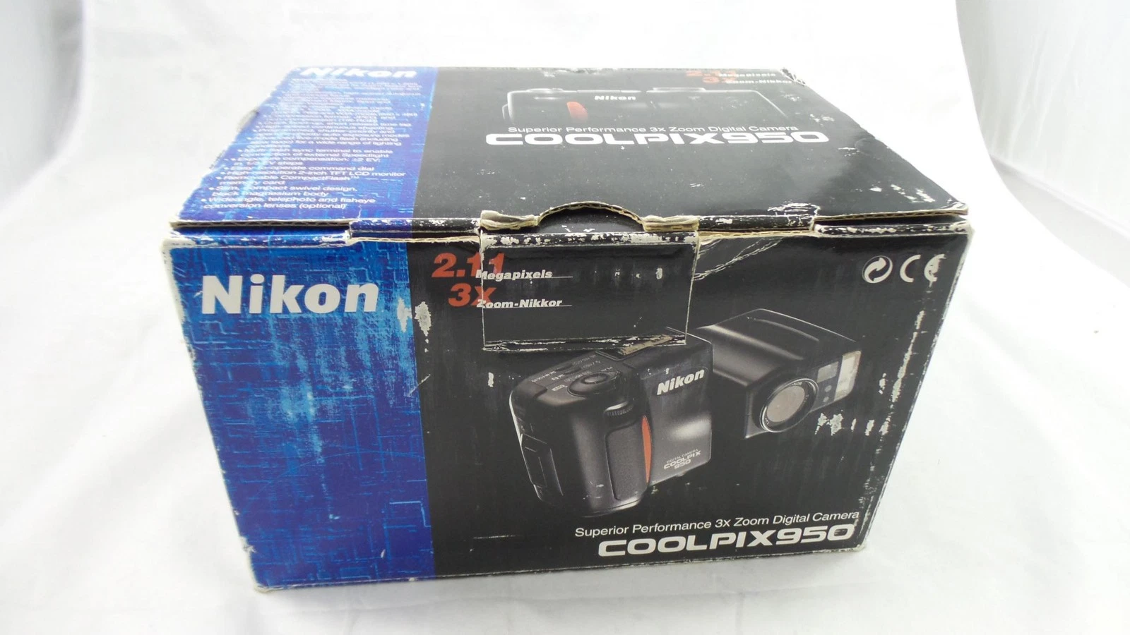 Boxed Vintage Nikon Coolpix 950 2MP Digital Camera 3x Optical Zoom (VAA106E5)