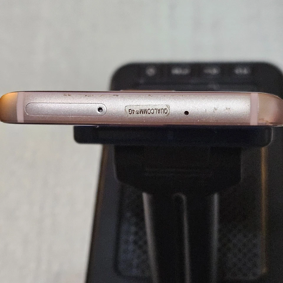 Samsung SM-G930V Galaxy S7 Network locked/Verizon Smartphone 32gb gold Pink - Image 3 of 4