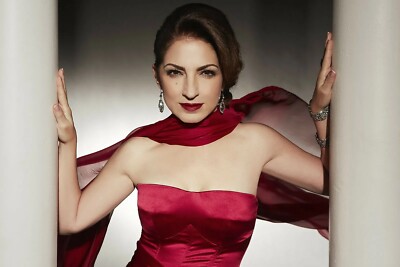 gloria estefan red dress Gloria Estefan