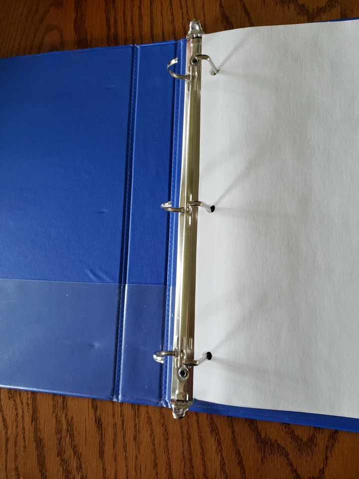 AVERY CLEAR COVER 1 '' SLANT 3 RING BLUE COLORED BINDER -PRE-OWNED - Image 2 of 4