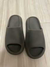 adidas Yeezy Slides Onyx Black HQ6448 Size 9 Compatible with 8.5, 8