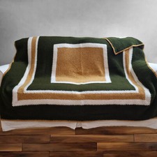 Coperta Granny Rettangoli Verde-Bianco-Oro. Fatto a Uncinetto con Bordo Rifinito